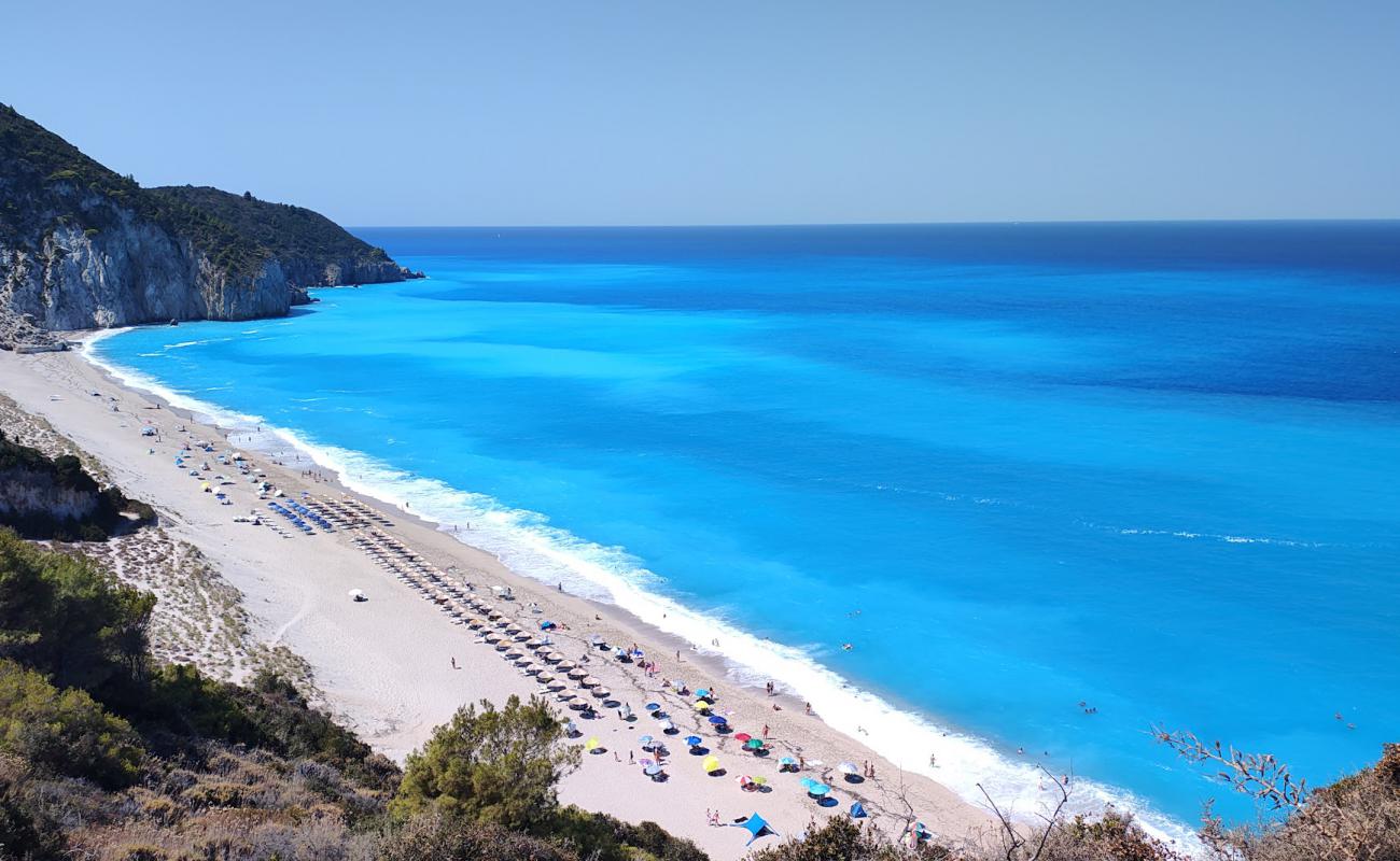 Mylos Beach'in fotoğrafı küçük bej çakıl yüzey ile