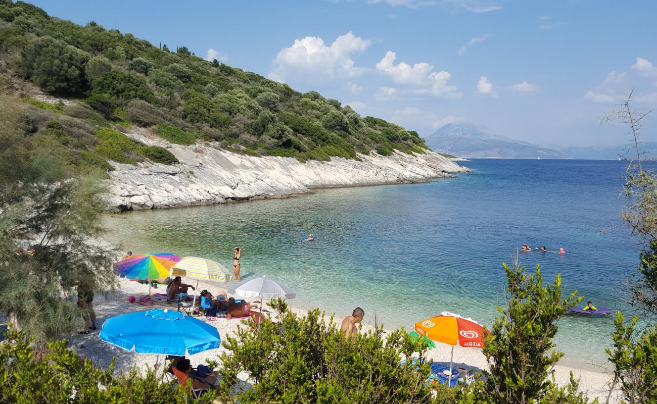 Limonari Beach'in fotoğrafı bej çakıl yüzey ile