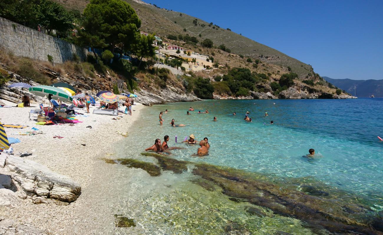 Lithovatis Beach'in fotoğrafı bej çakıl yüzey ile