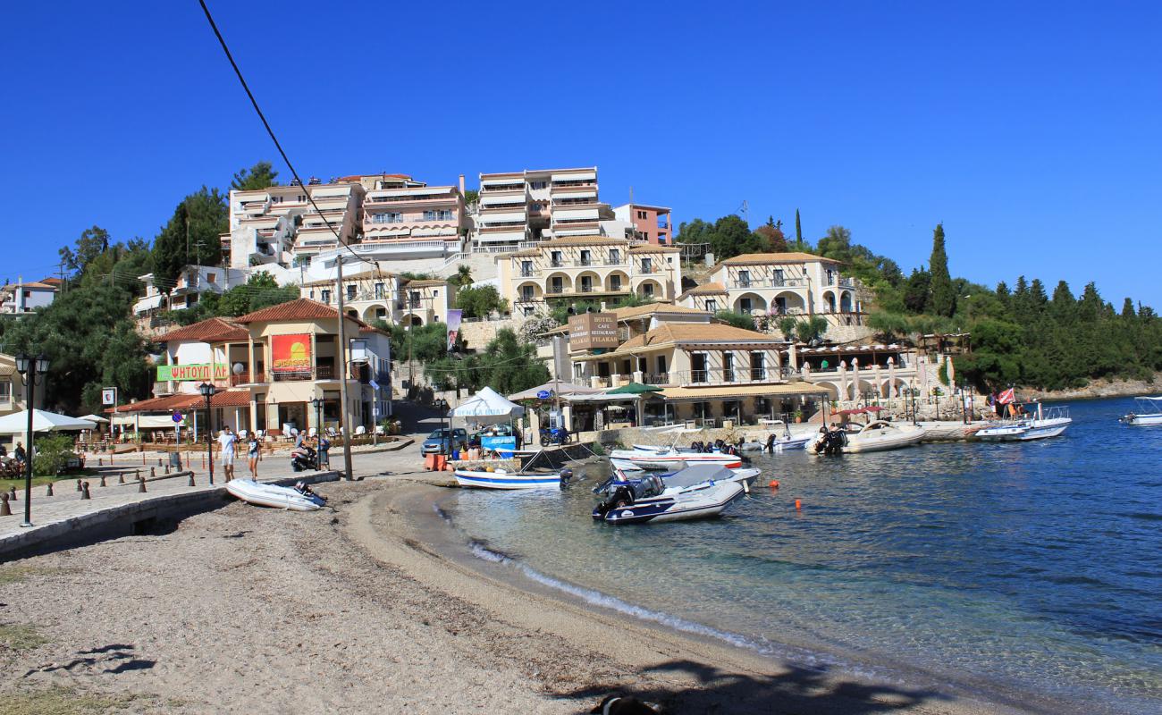 Sivota Beach'in fotoğrafı küçük bej çakıl yüzey ile