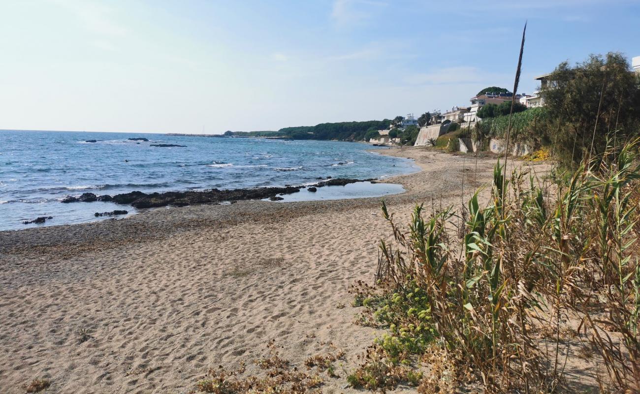 Pantokrator Beach'in fotoğrafı bej kum ve kayalar yüzey ile