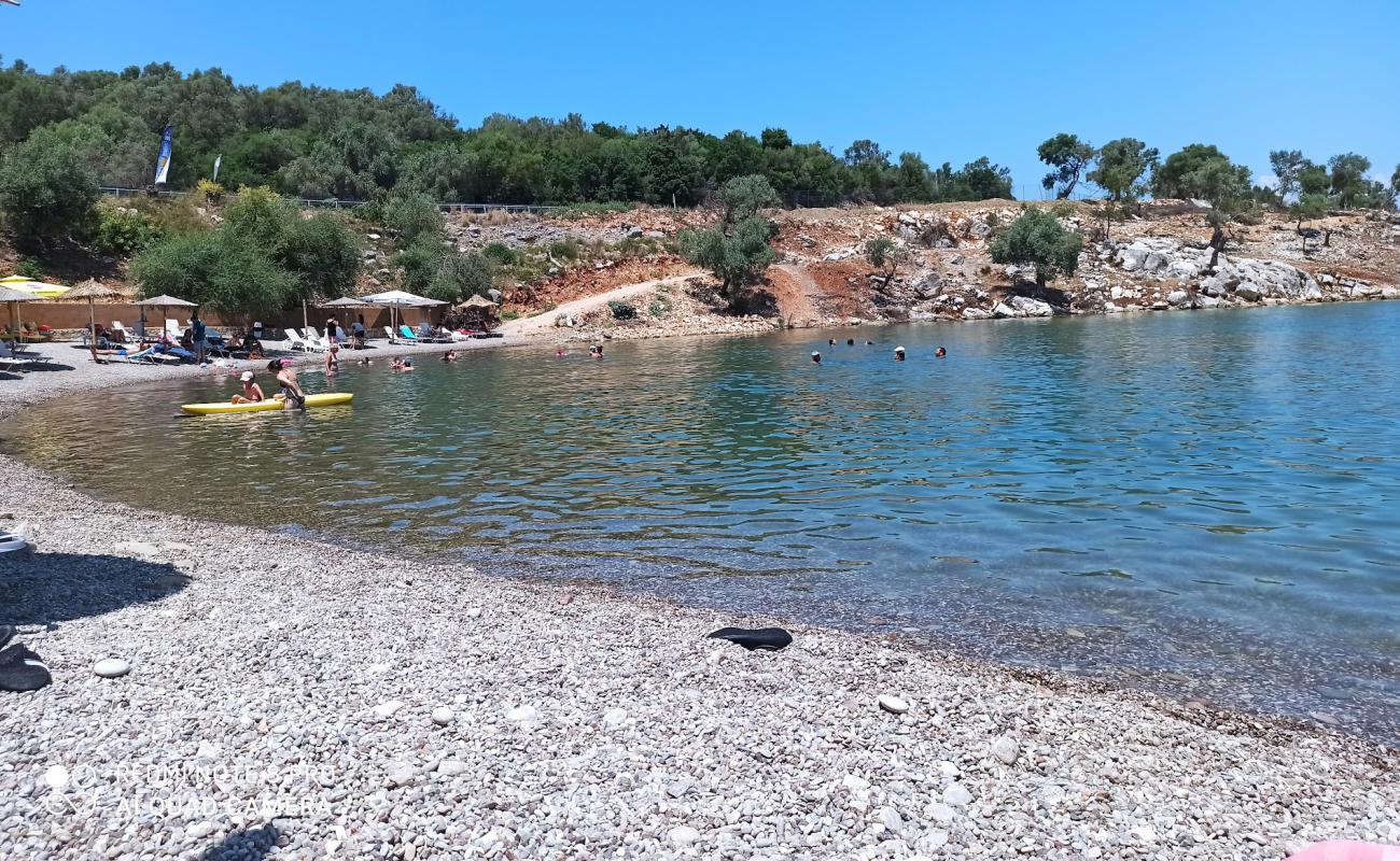 Monolithos Beach'in fotoğrafı küçük gri çakıllar yüzey ile