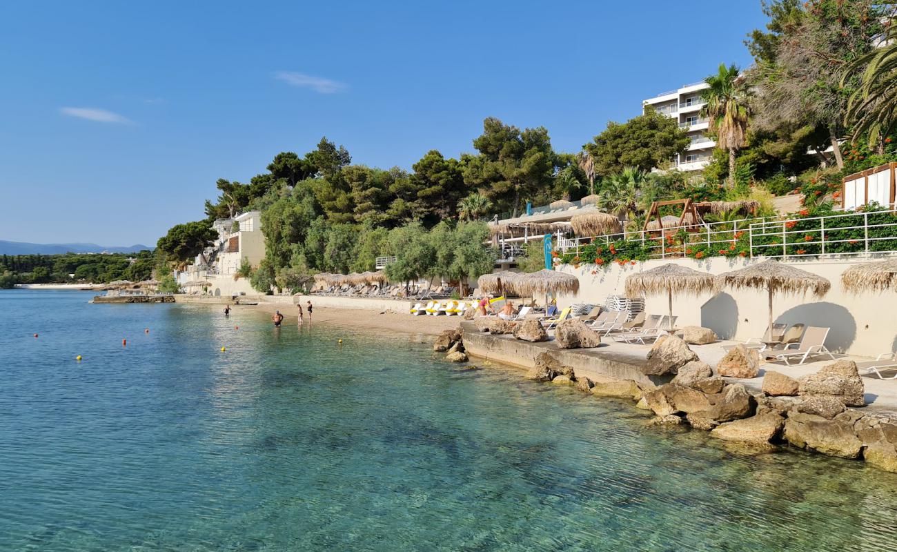 Kavos Beach'in fotoğrafı açık bej kum yüzey ile