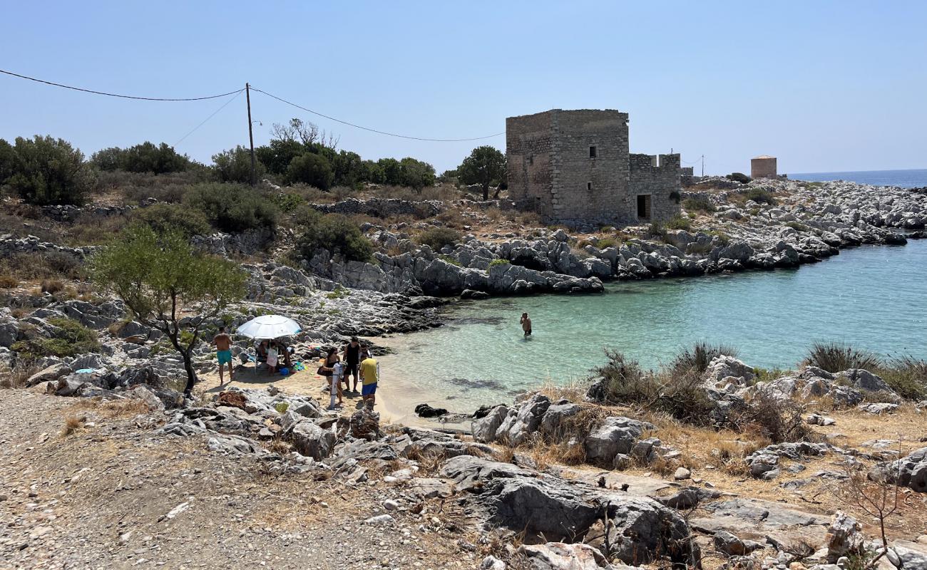 Gialia Beach'in fotoğrafı açık bej kum yüzey ile