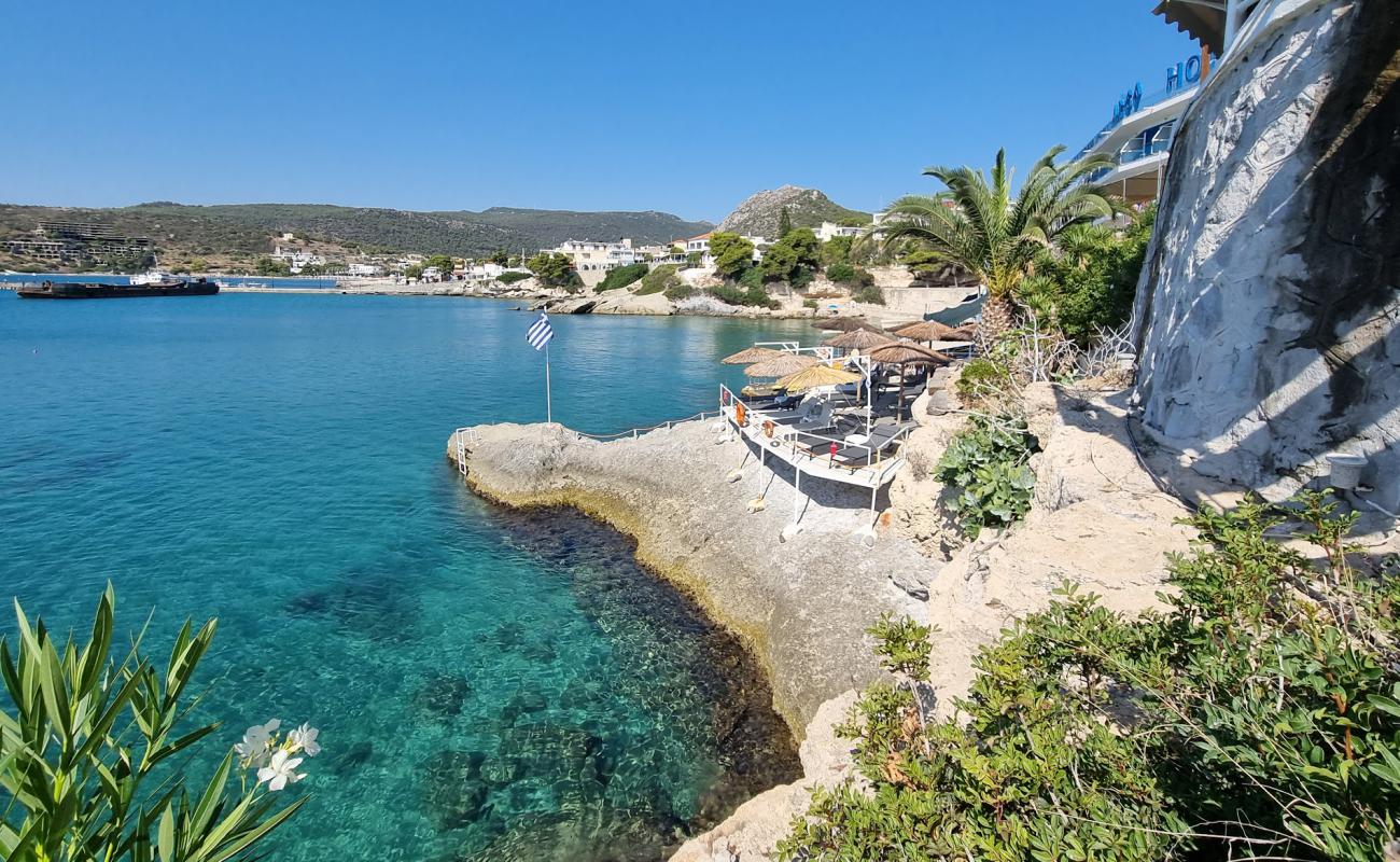 Argo Beach'in fotoğrafı beton kaplı yüzey yüzey ile