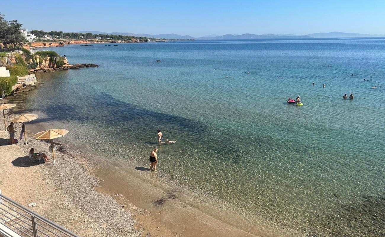 Paralia Mati'in fotoğrafı bej kum ve çakıl yüzey ile