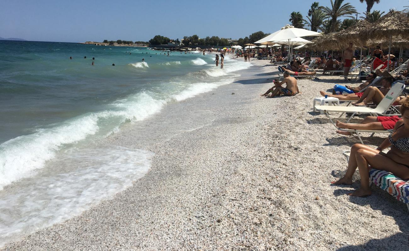 Paralia Zoumperi'in fotoğrafı küçük bej çakıl yüzey ile