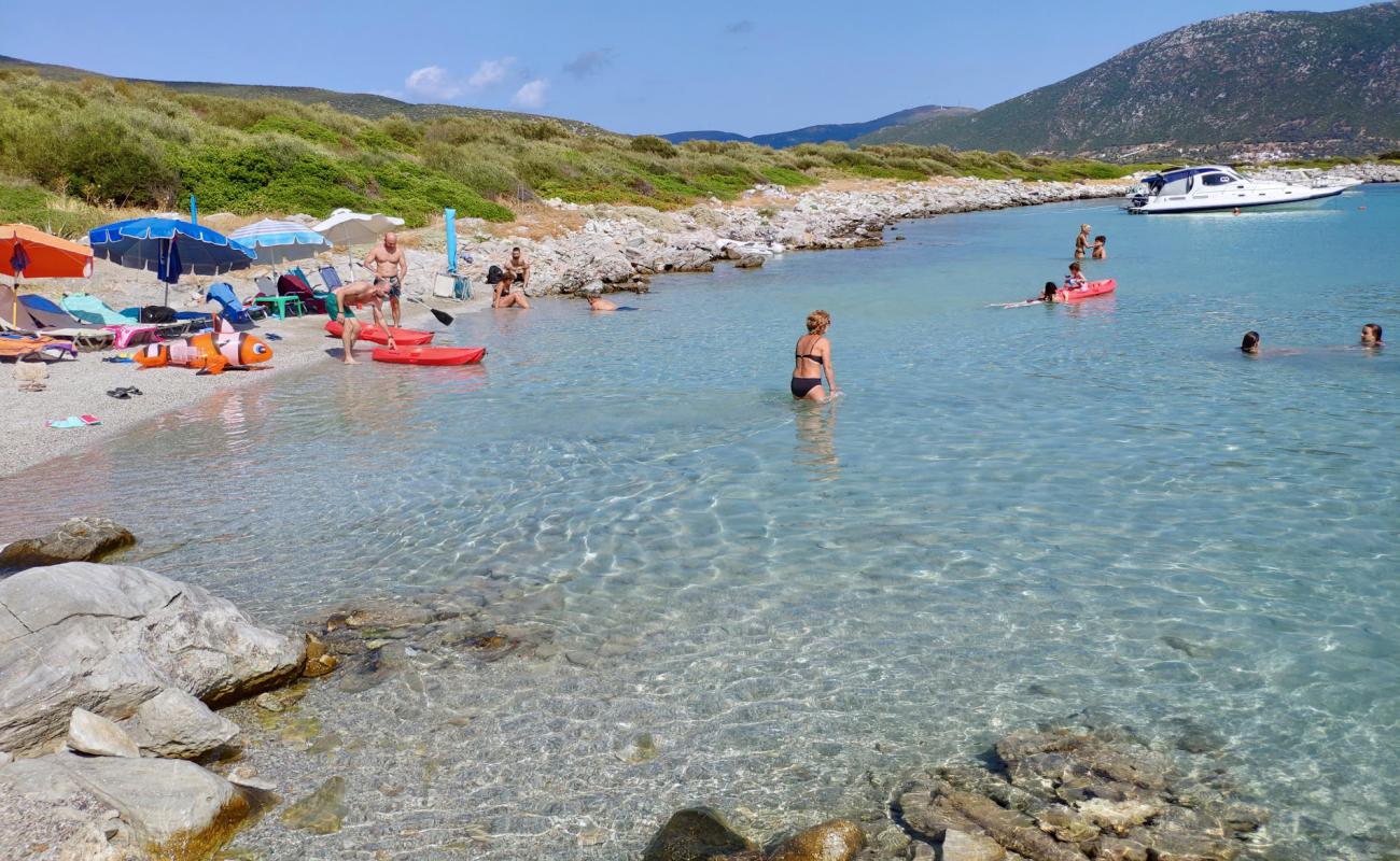 Galazia Limni Beach'in fotoğrafı küçük bej çakıl yüzey ile