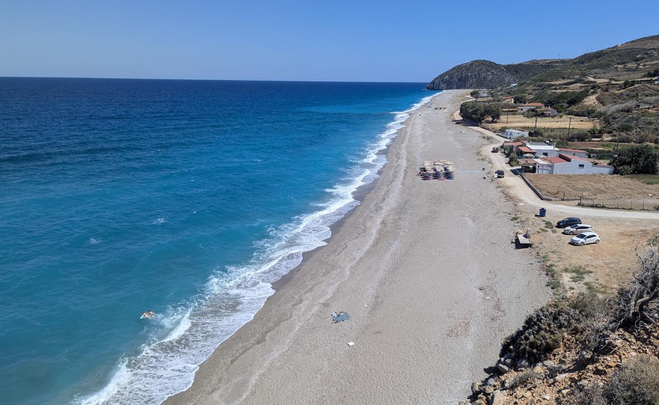 Agios Merkourios Beach'in fotoğrafı gri kum ve çakıllar yüzey ile