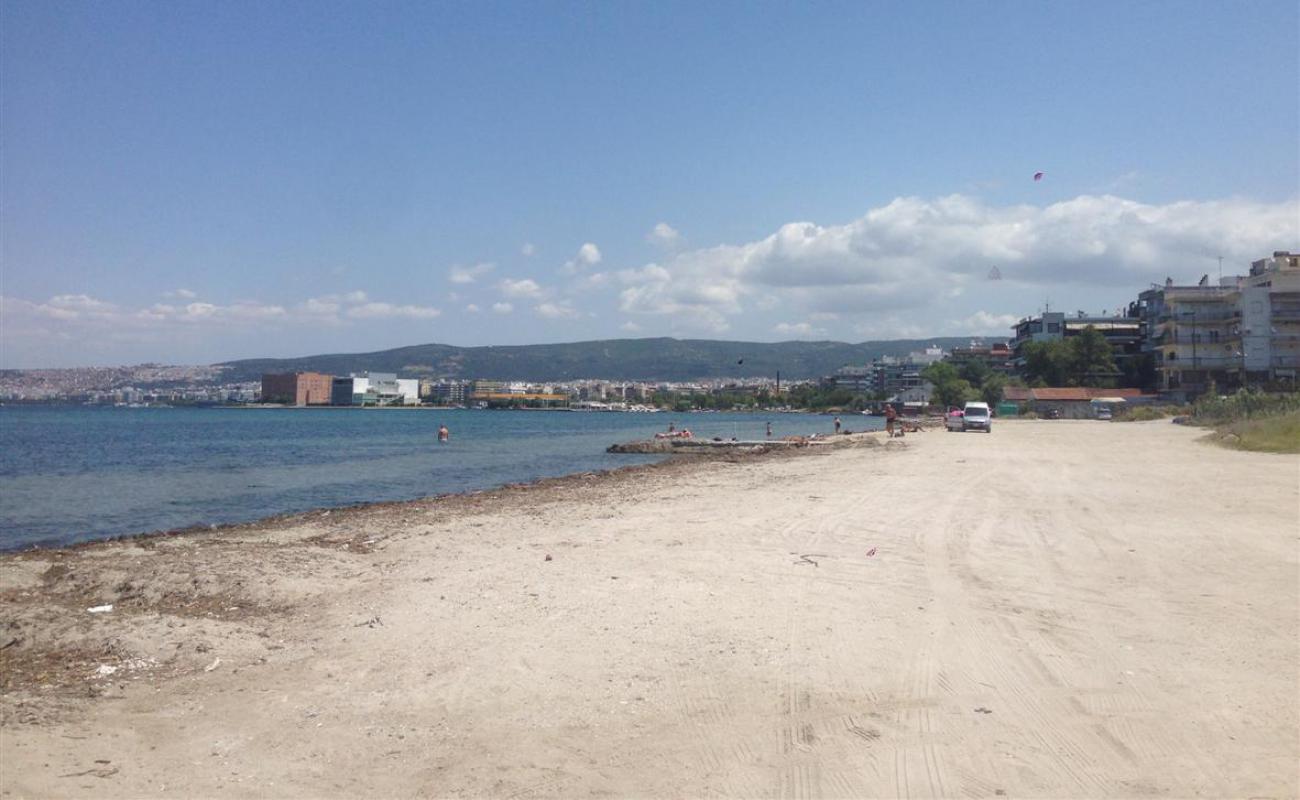 Kalamaria Beach'in fotoğrafı açık bej kum yüzey ile
