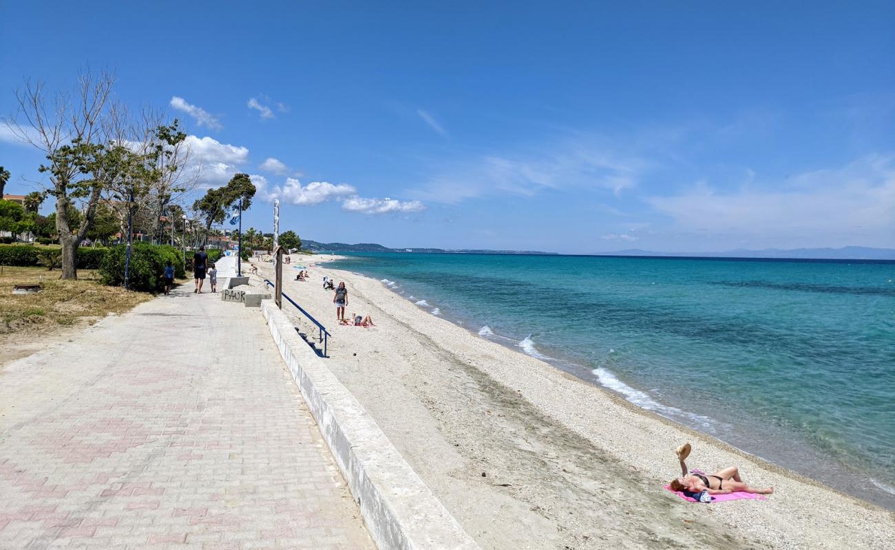 Hanioti Beach'in fotoğrafı bej kum ve çakıl yüzey ile