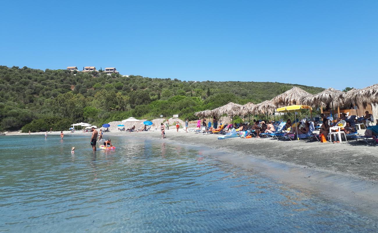 Kalopigado Beach'in fotoğrafı açık bej kum yüzey ile