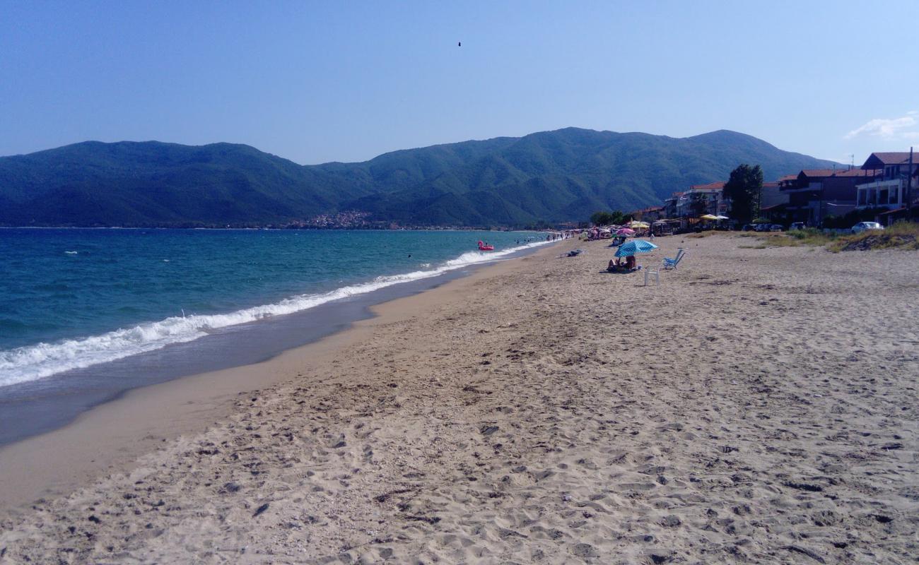 Vrasna Beach'in fotoğrafı açık bej kum yüzey ile