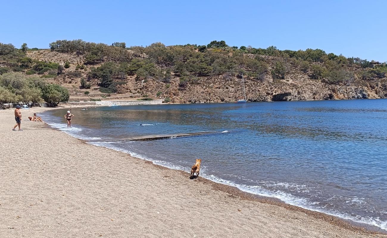 Paralia Meli'in fotoğrafı küçük bej çakıl yüzey ile