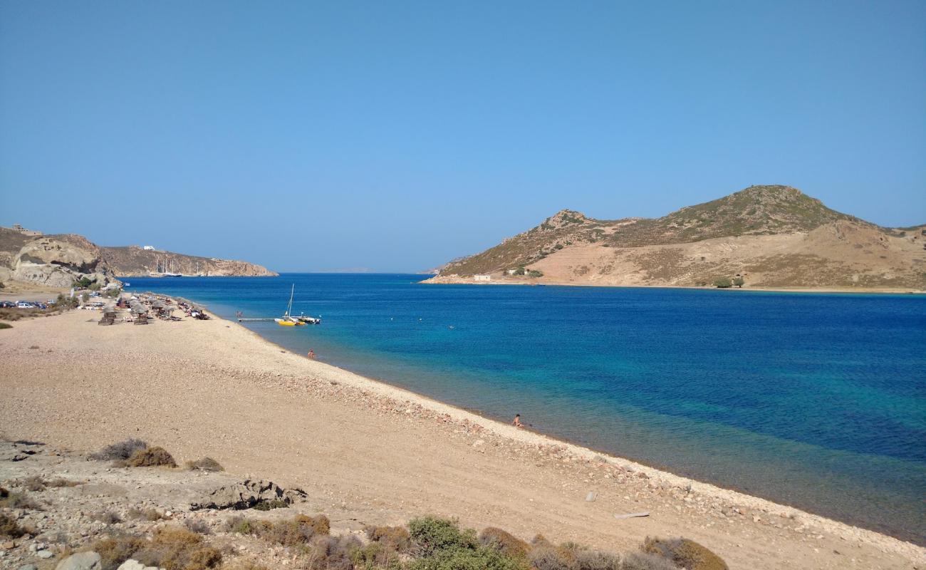 Petra Beach'in fotoğrafı gri çakıl taşı yüzey ile