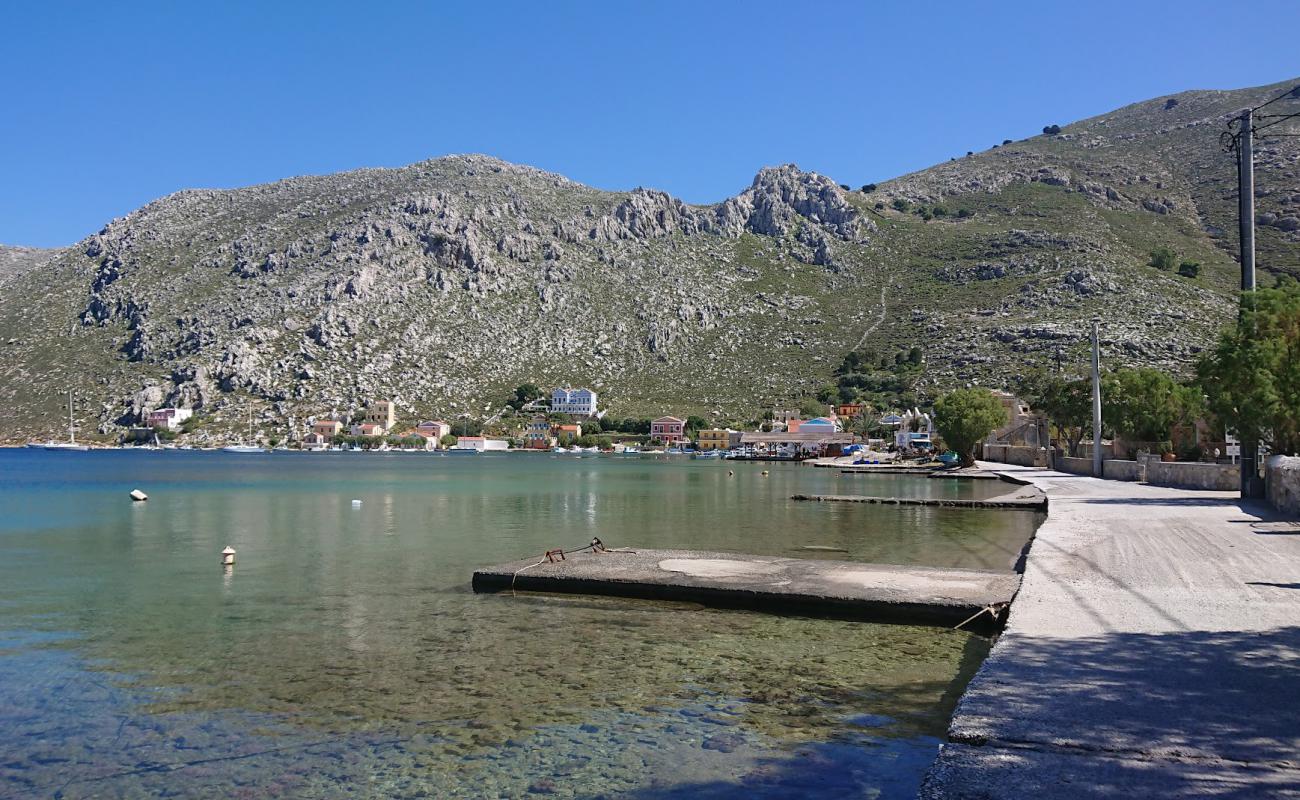 Pedi Beach'in fotoğrafı küçük bej çakıl yüzey ile