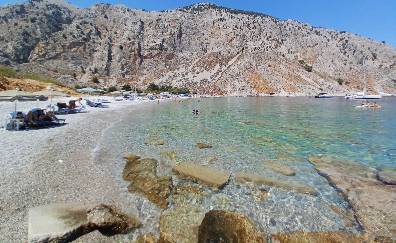Nanou Beach'in fotoğrafı gri çakıl taşı yüzey ile