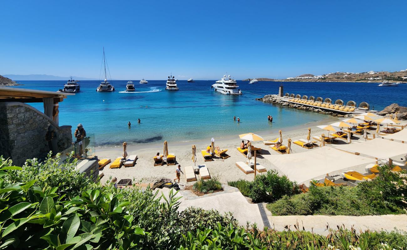 Santa Marina Mykonos Beach'in fotoğrafı açık bej kum yüzey ile