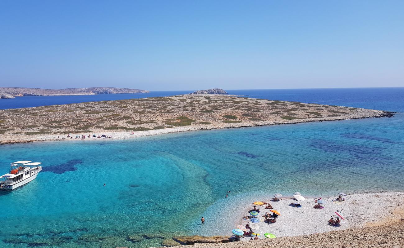 Koutsomiti Beach'in fotoğrafı bej çakıl yüzey ile