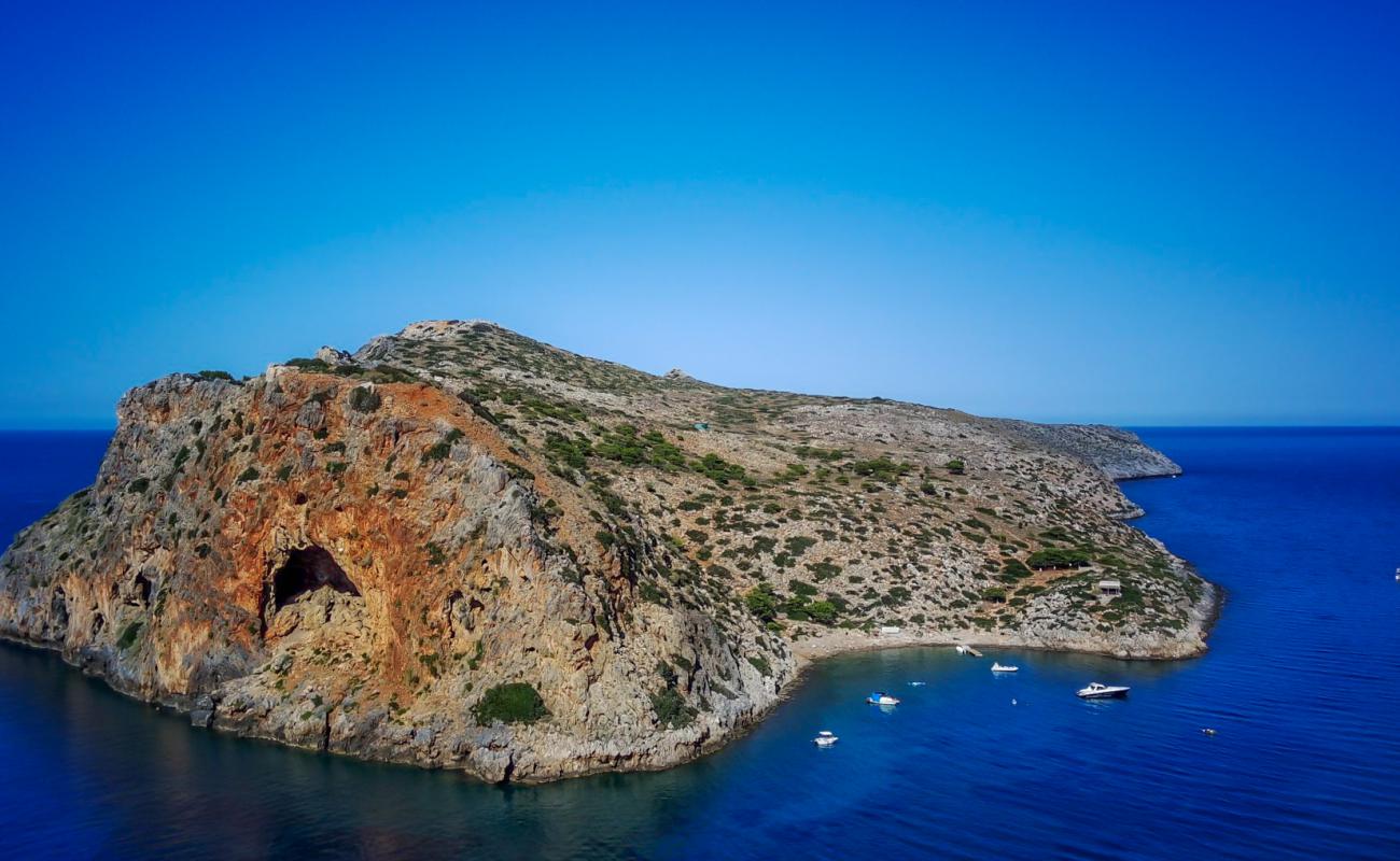 Theodorou Beach'in fotoğrafı kayalık arazi yüzey ile