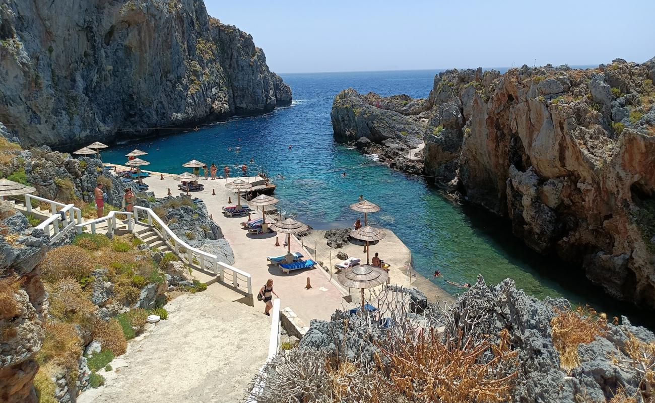 Kalypso Beach'in fotoğrafı beton kaplı yüzey yüzey ile