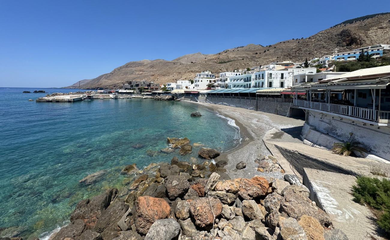 Port of Sfakia Beach'in fotoğrafı gri kum yüzey ile