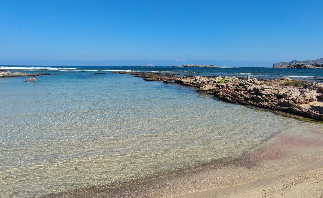 Tiny Beach'in fotoğrafı açık bej kum yüzey ile