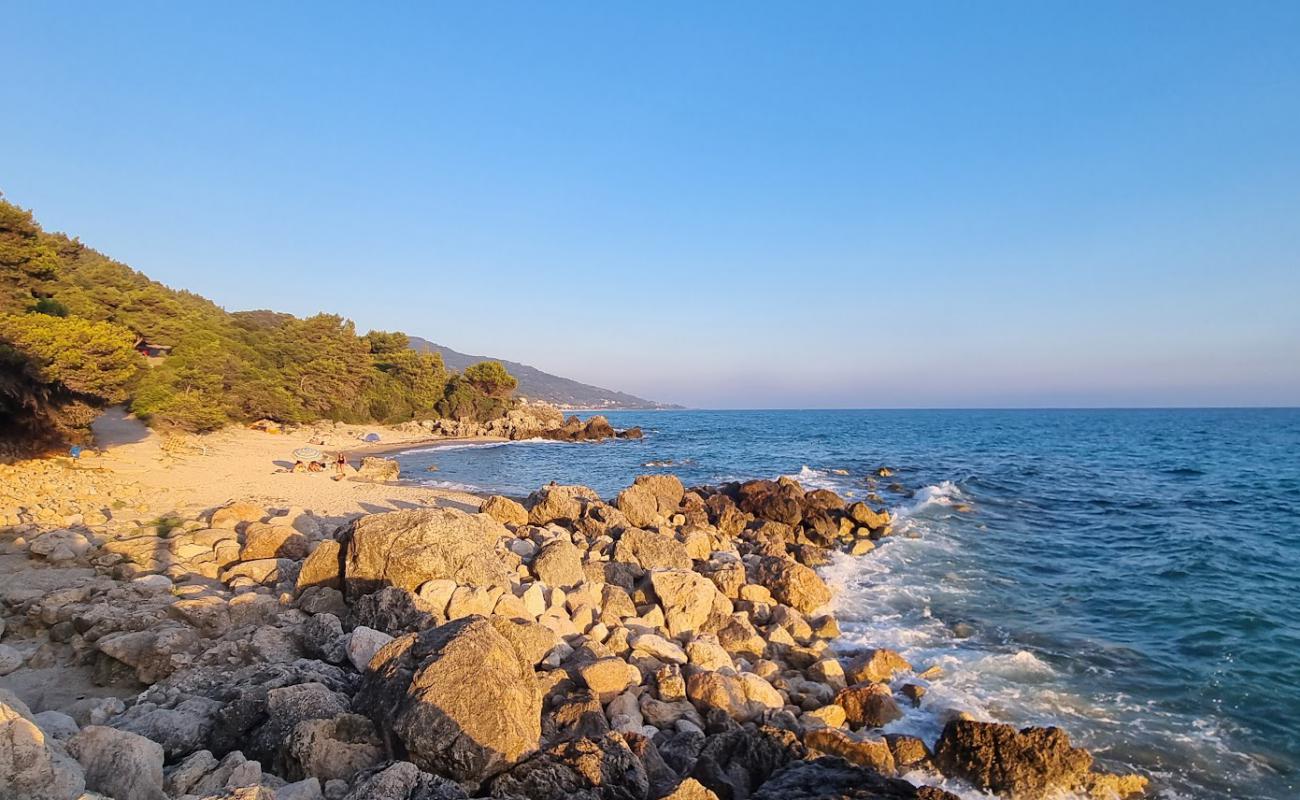 Limanakia Beach'in fotoğrafı açık bej kum yüzey ile