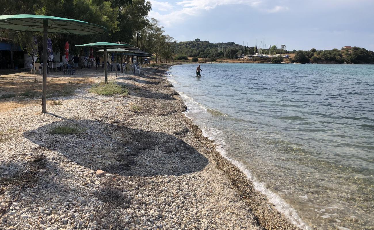 Rouga Bay, Paliampela'in fotoğrafı bej kum ve kayalar yüzey ile