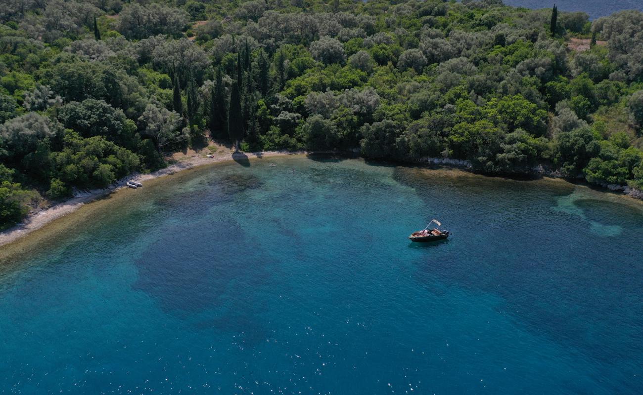 Thilia Beach'in fotoğrafı kayalık arazi yüzey ile