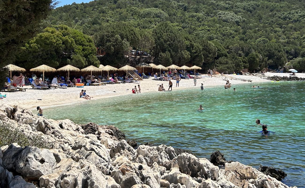 Asprogiali Beach'in fotoğrafı bej kum ve çakıl yüzey ile