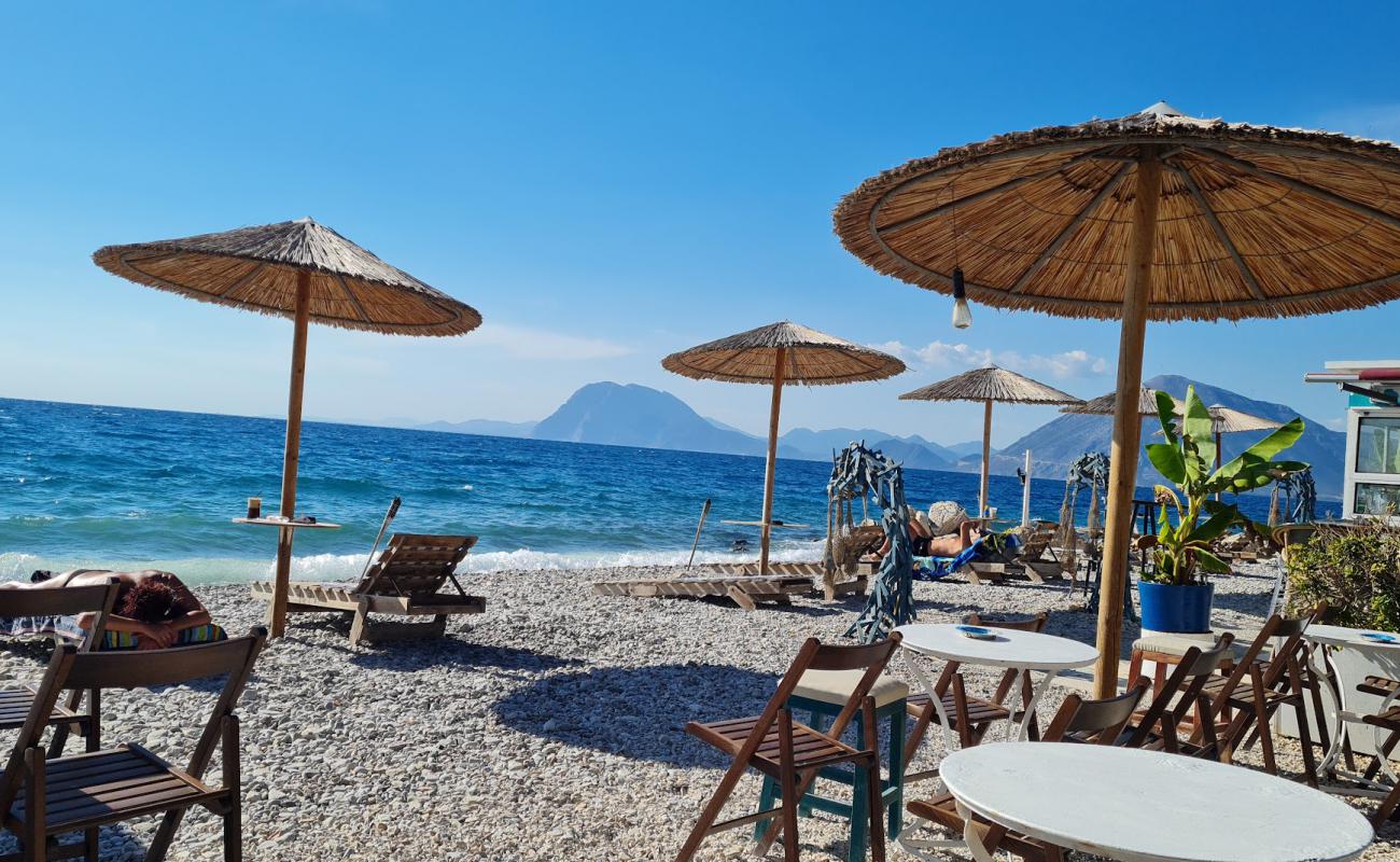 Milichos Beach'in fotoğrafı gri çakıl taşı yüzey ile