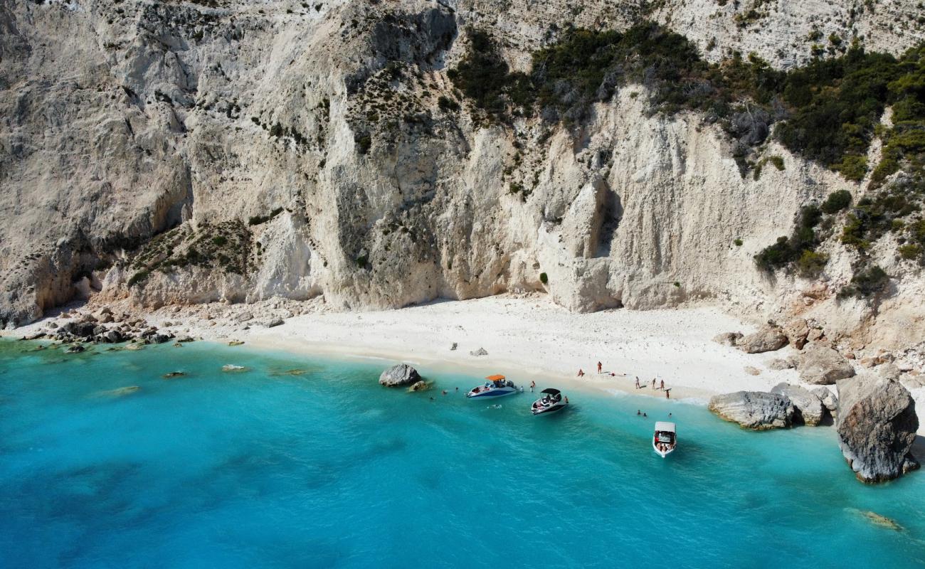 Pisines Beach'in fotoğrafı açık bej kum yüzey ile