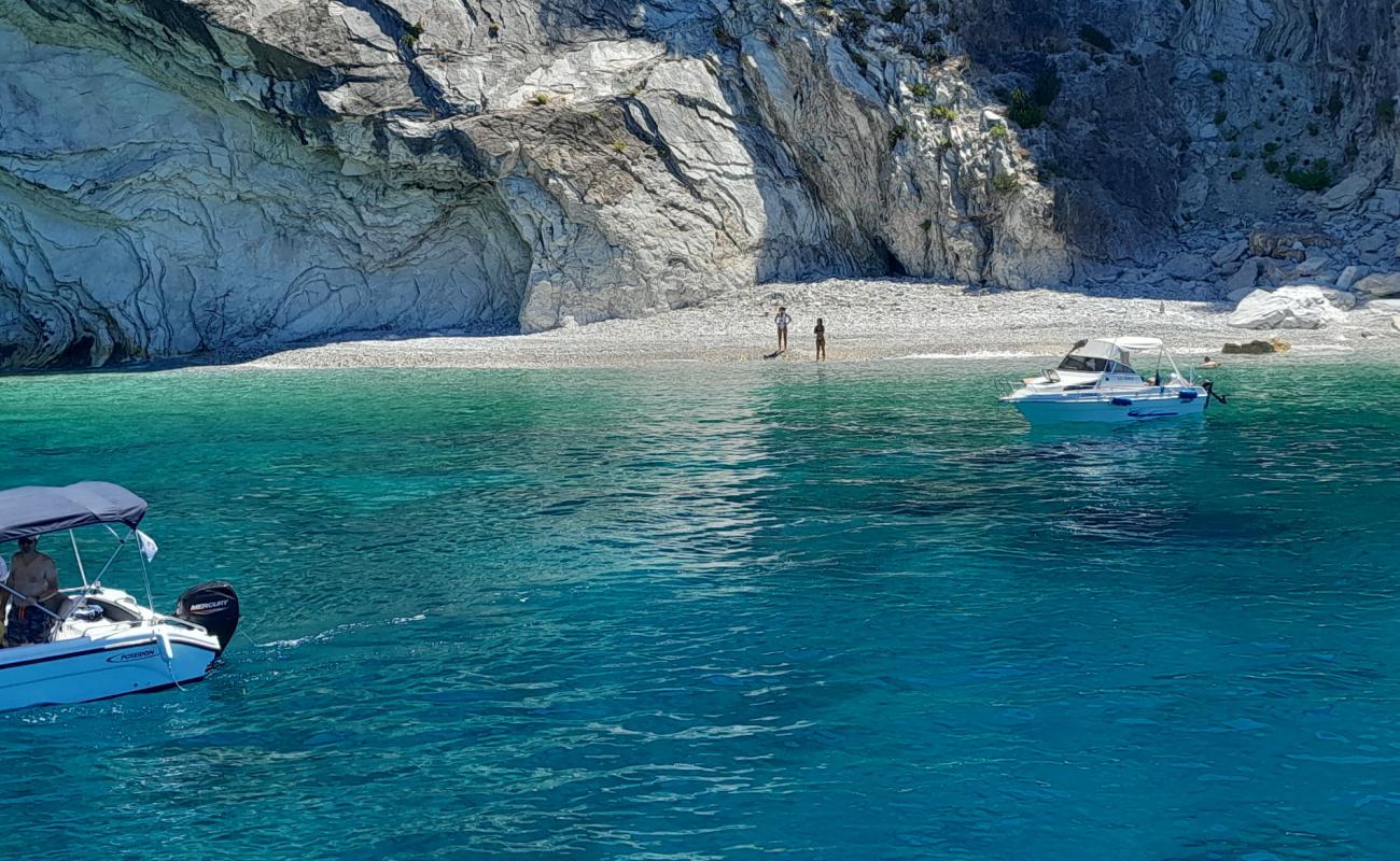 Beretta Beach'in fotoğrafı gri çakıl taşı yüzey ile