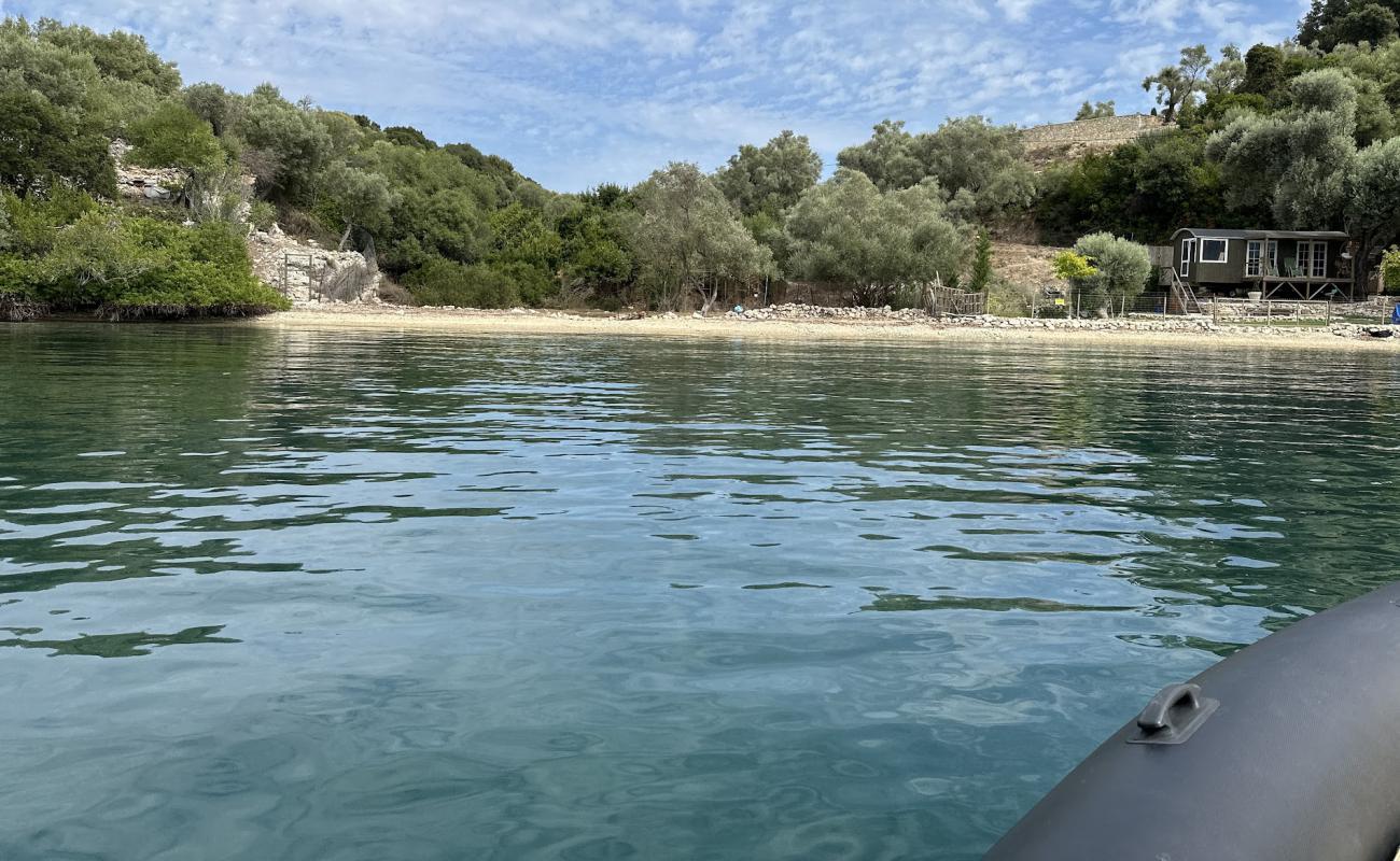 Koutalades Beach'in fotoğrafı küçük bej çakıl yüzey ile