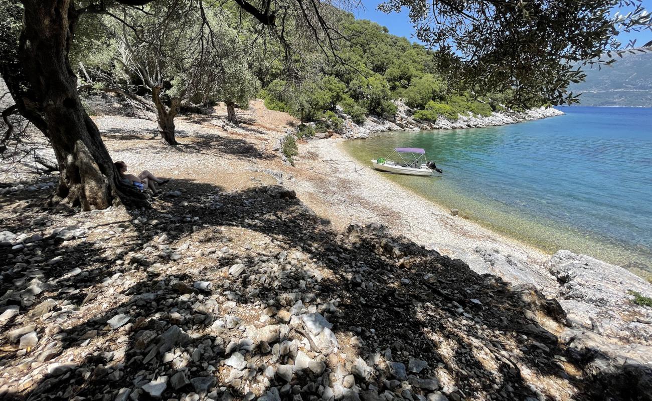 Agia Anna Beach'in fotoğrafı bej çakıl yüzey ile