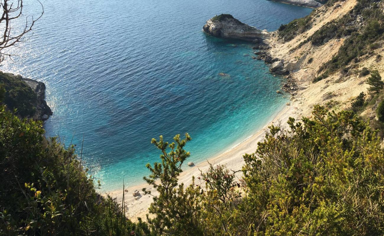 Paralia Galazio'in fotoğrafı bej çakıl yüzey ile