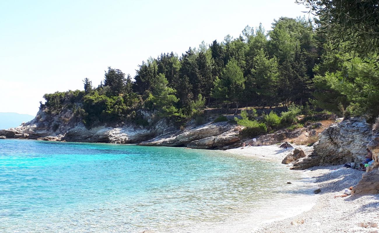 Glyfada Beach'in fotoğrafı bej çakıl yüzey ile
