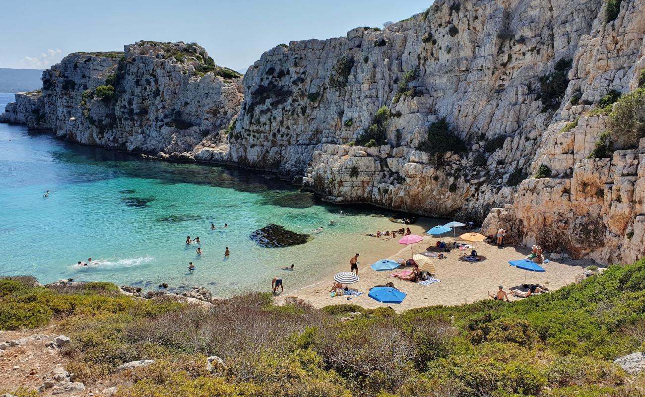 Vourlia Beach'in fotoğrafı açık bej kum yüzey ile