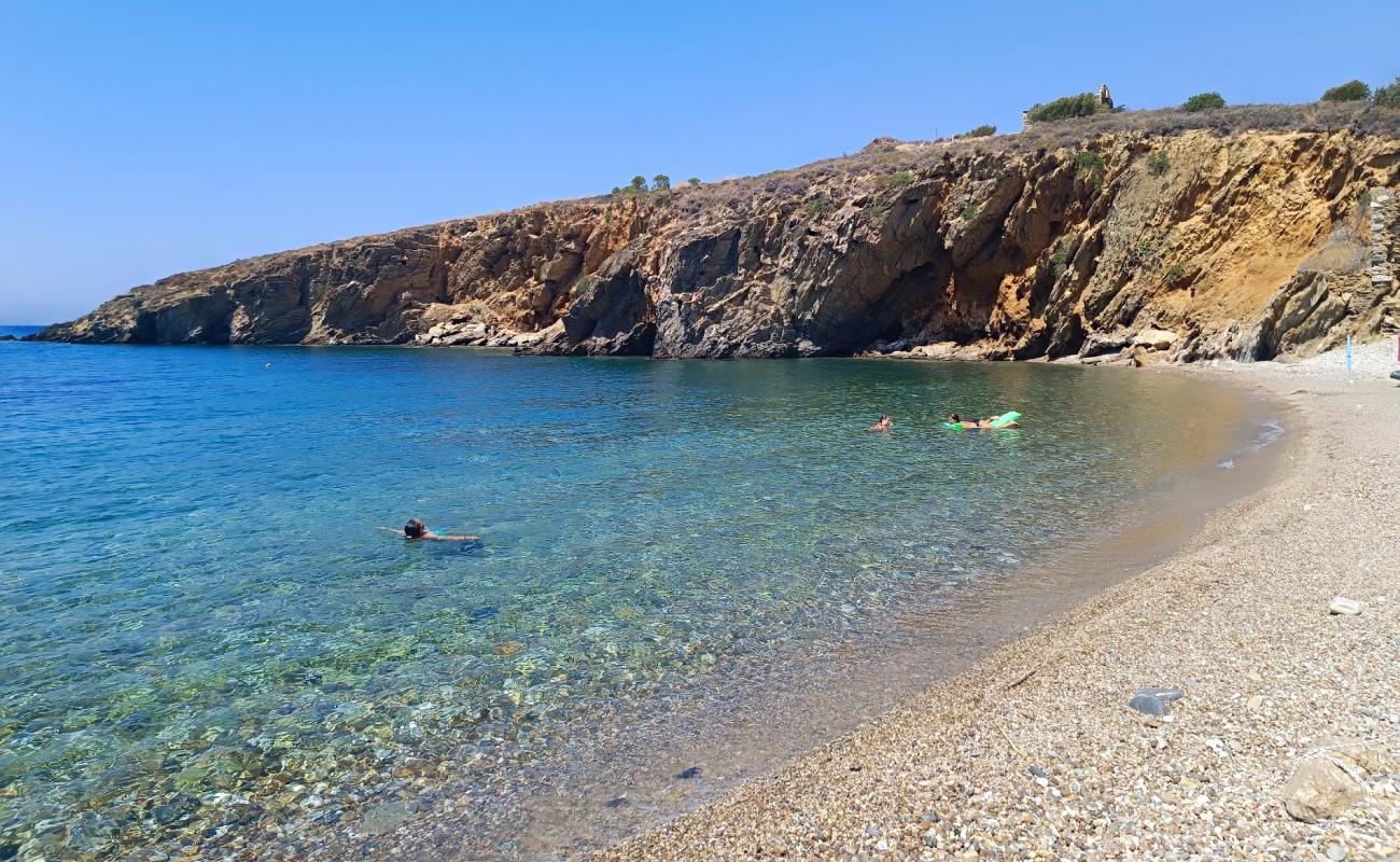 Paralia Kapi'in fotoğrafı gri kum ve çakıllar yüzey ile