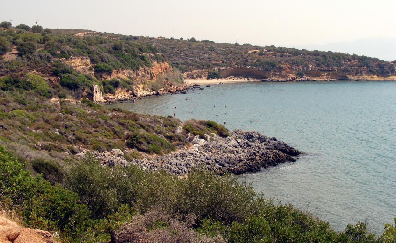 Nisakia Beach, Trinisa'in fotoğrafı açık bej kum yüzey ile