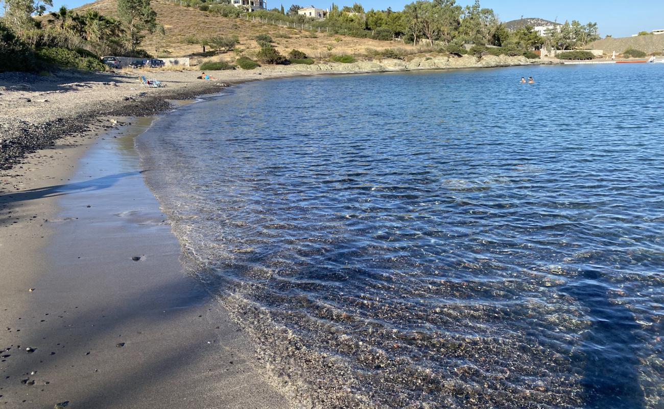 Sentoni Beach'in fotoğrafı gri kum ve çakıllar yüzey ile
