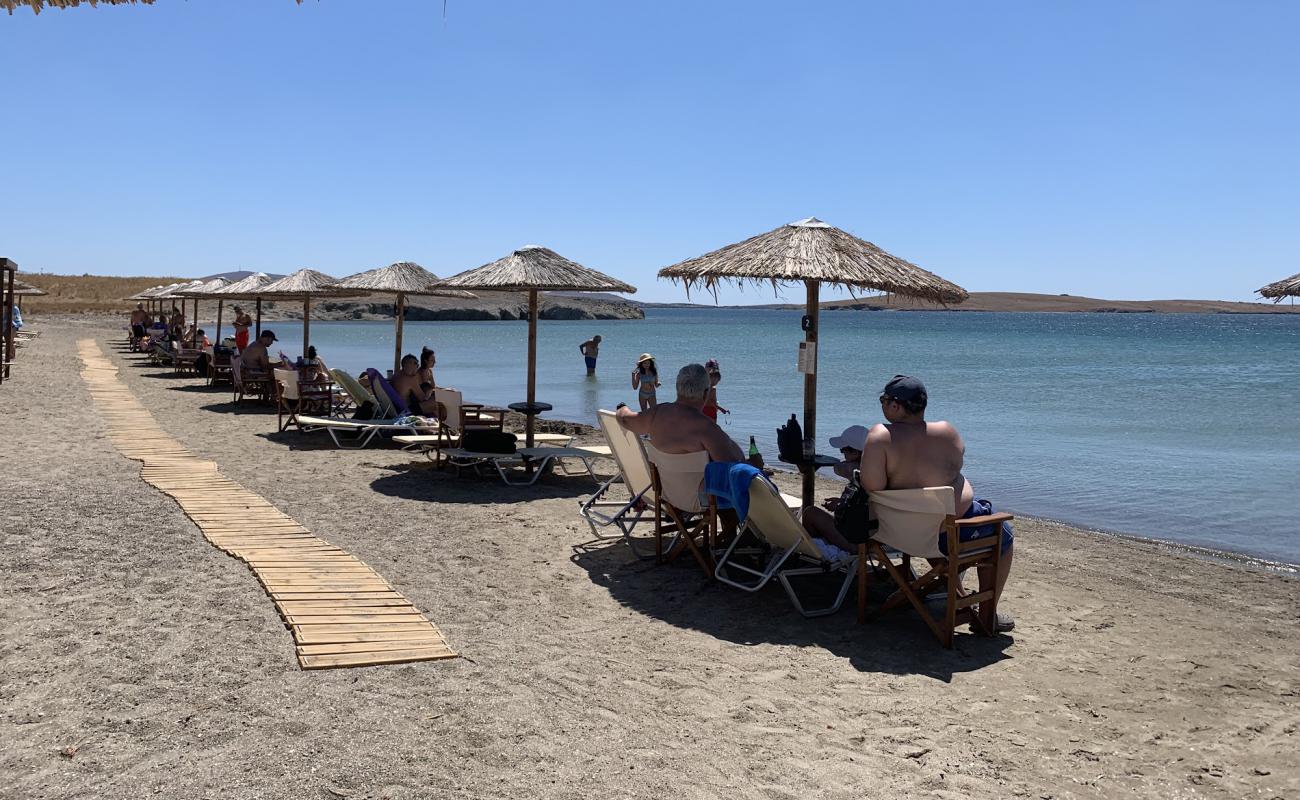 Agia Varvara Beach'in fotoğrafı gri kum yüzey ile