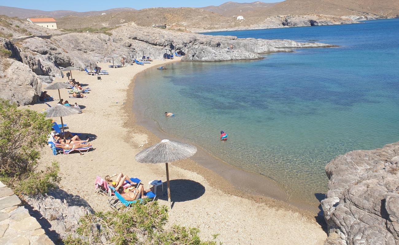 Paralia Agia Kiriaki'in fotoğrafı küçük bej çakıl yüzey ile