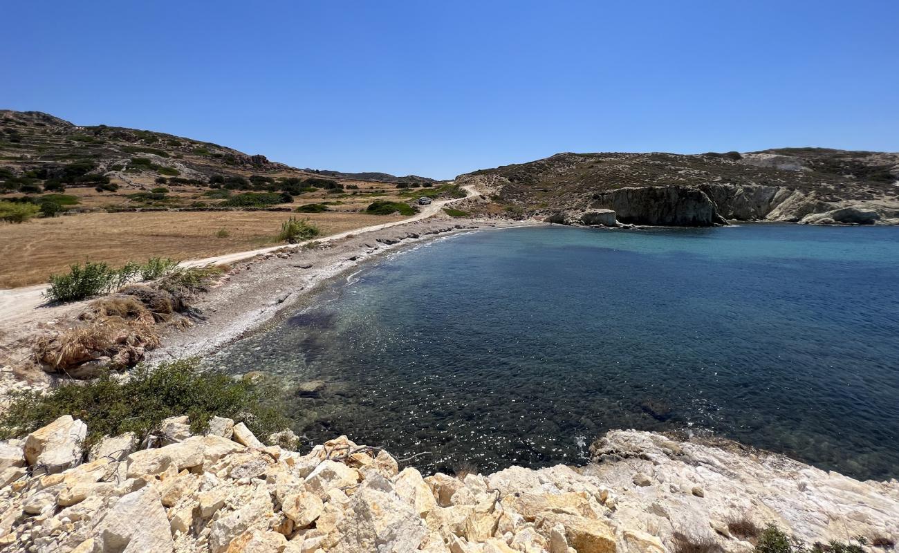Lakos Beach'in fotoğrafı gri çakıl taşı yüzey ile
