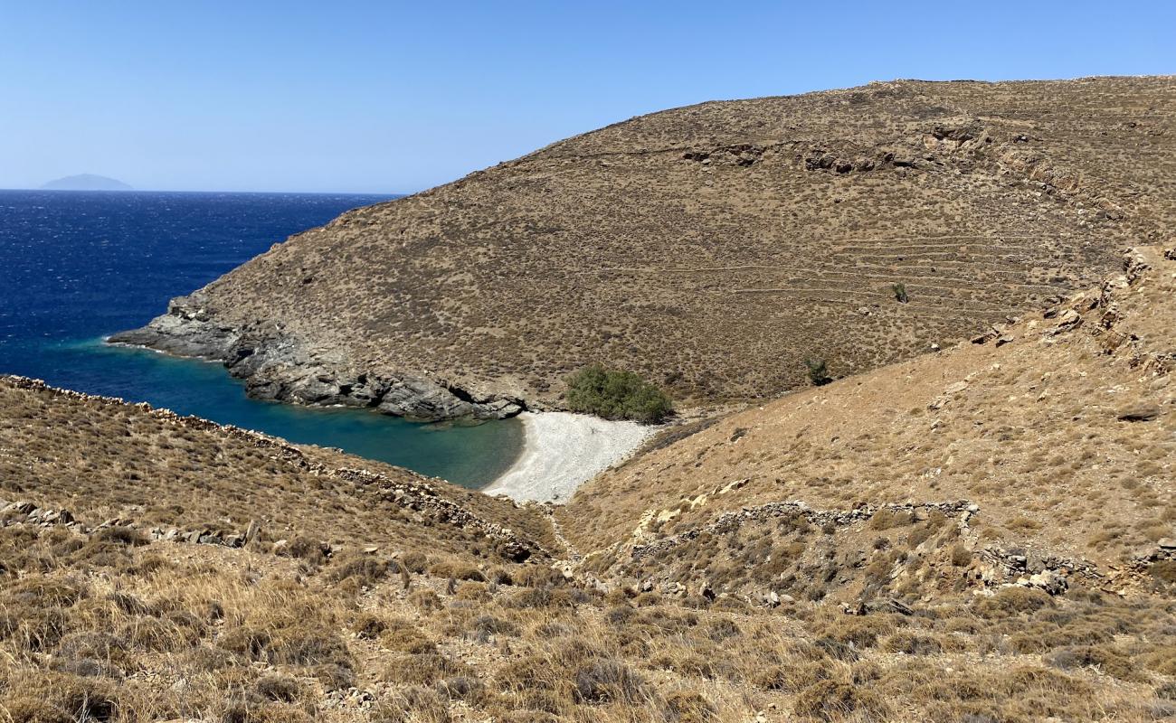 Avlonitiko Beach'in fotoğrafı gri çakıl taşı yüzey ile