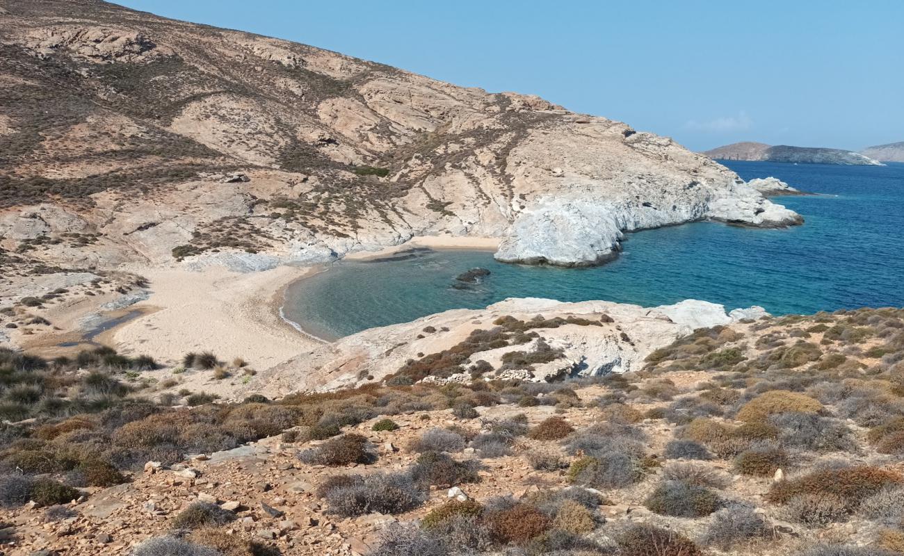 Alevrakia Beach'in fotoğrafı açık bej kum yüzey ile