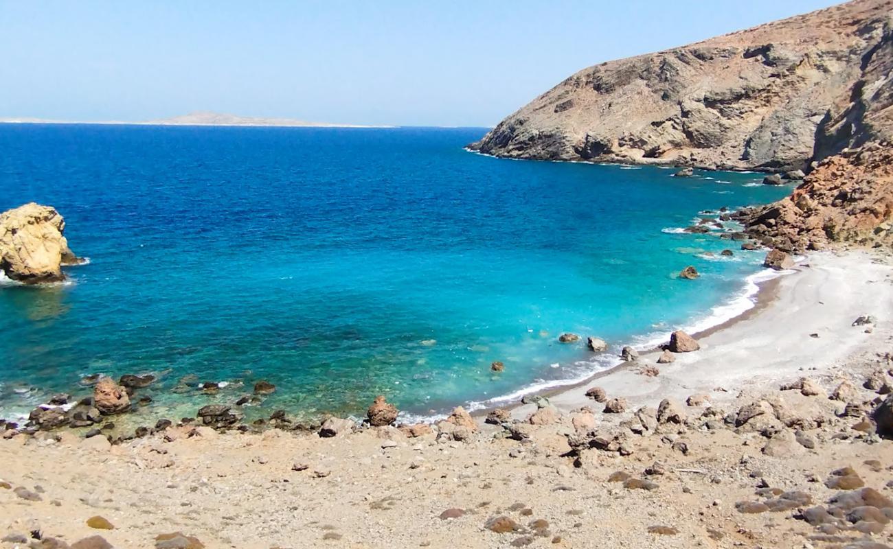 Trita Beach'in fotoğrafı gri kum ve çakıllar yüzey ile