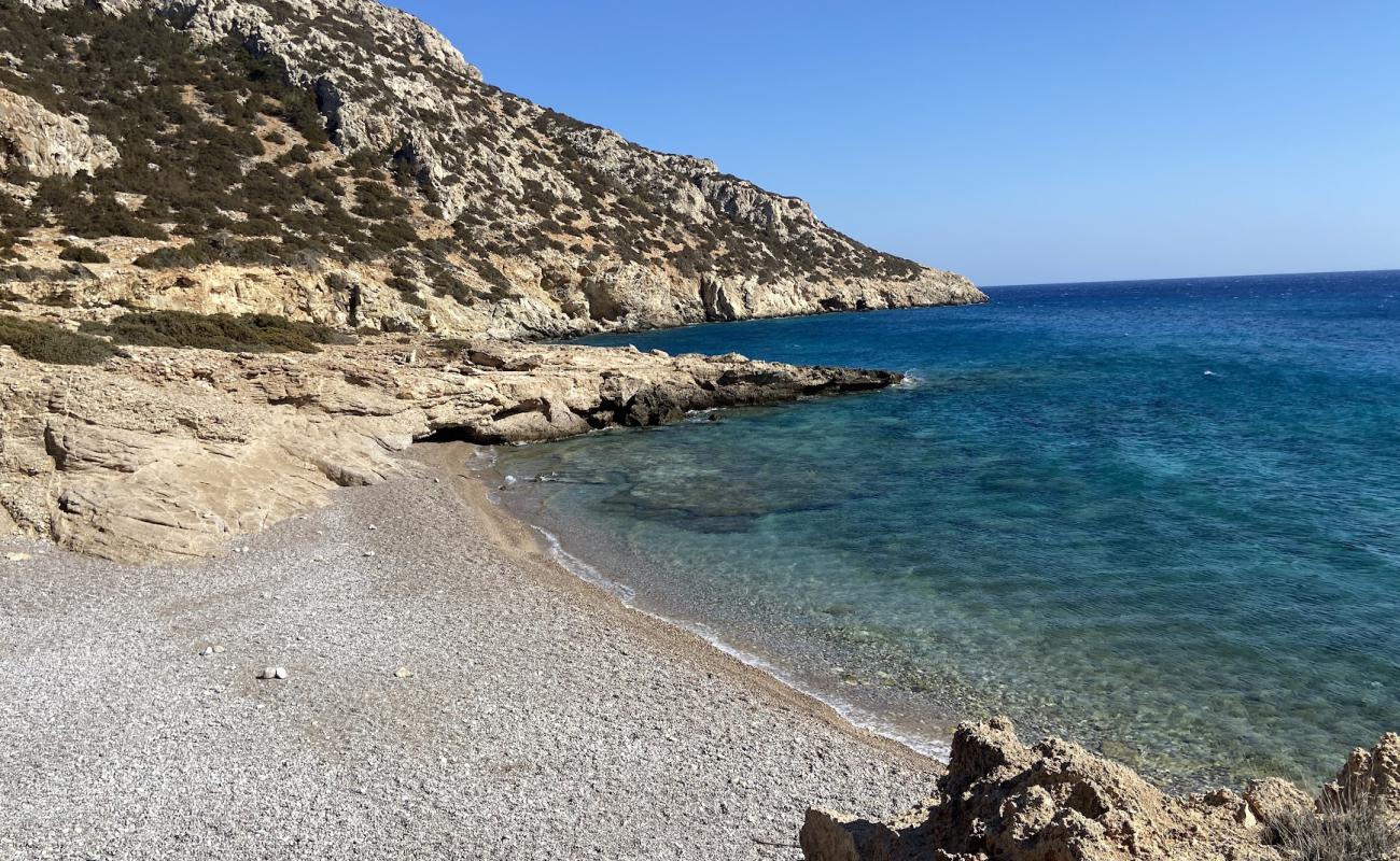 Paralia Potami'in fotoğrafı gri çakıl taşı yüzey ile