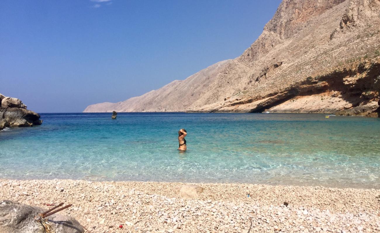 Giali Beach'in fotoğrafı bej çakıl yüzey ile